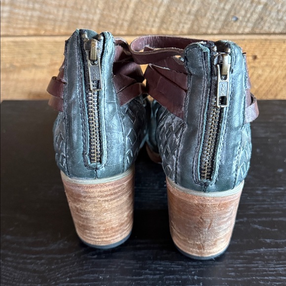 Freebird Penny in Teal Size 8 - Picture 9 of 12